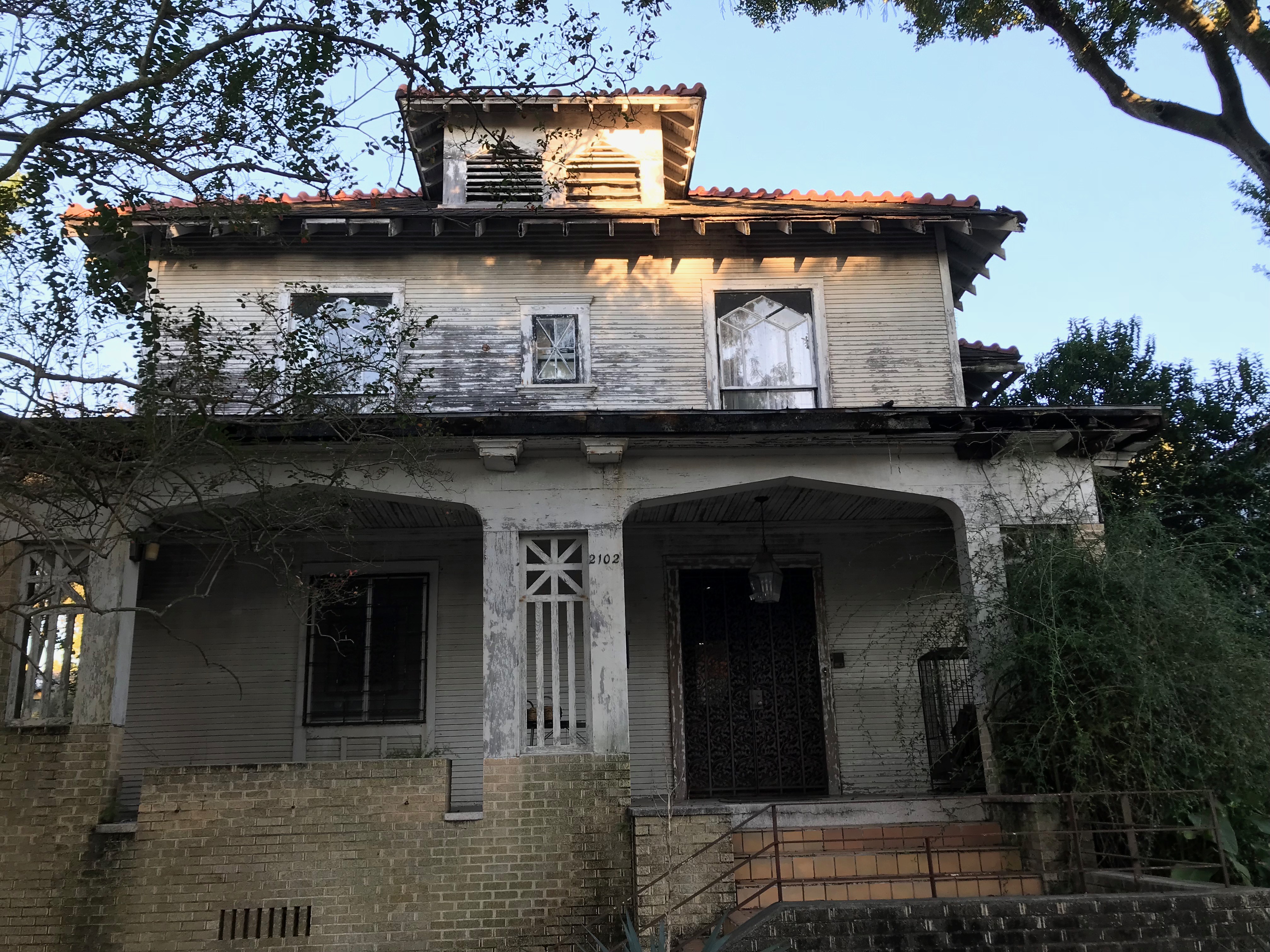 Deteriorated house before restoration
